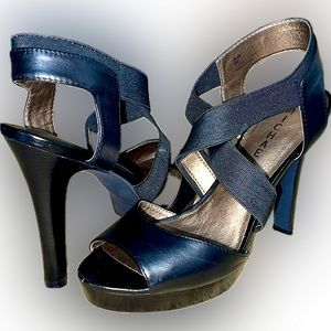 Michael black platform shoe size 9M “Jayda”